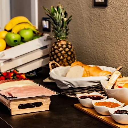 Alojamento de Acomodação e Pequeno-almoço Travel Station