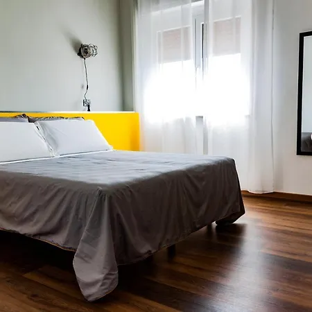 Bed and Breakfast Travel Station